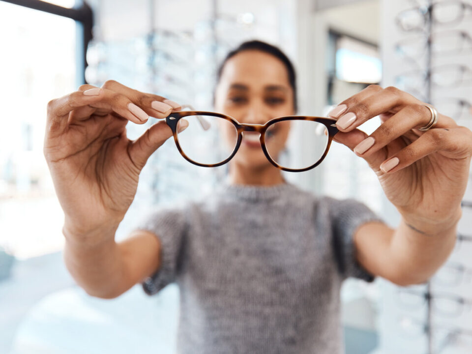 Comment économiser de l'argent sur de nouvelles lunettes